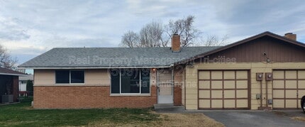 Building Photo - 708 N Rd 34