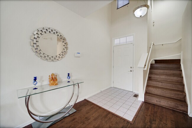 Foto del edificio - 439 Bay Tree Cir