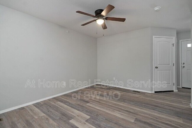 Foto del edificio - 744 Turner Ave