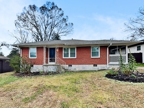 Building Photo - 837 Northview Dr