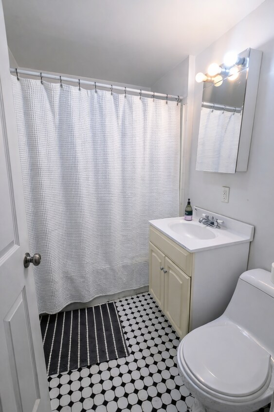 Building Photo - 66 Egmont St