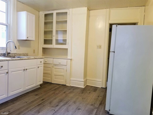 Building Photo - 1 br, 1 bath Apartment - 230 North Avenue #4