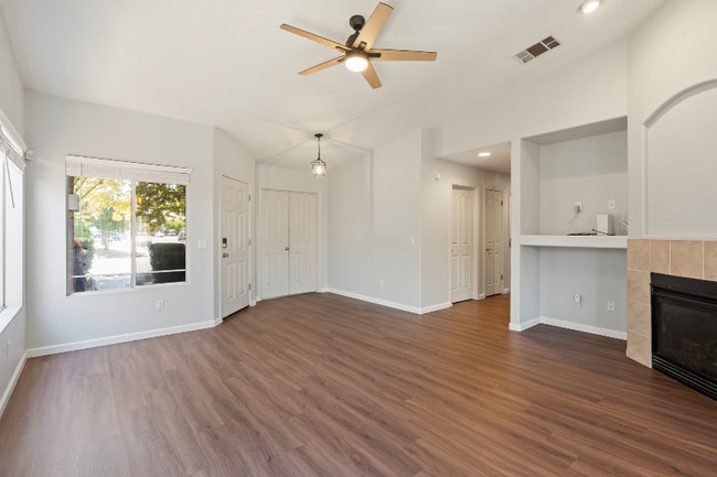 Foto del edificio - 8277 Lake Willow Way