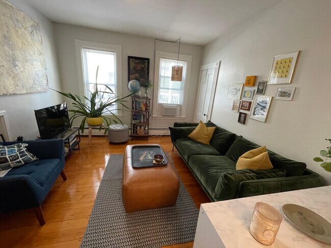 Building Photo - 22 Hall St