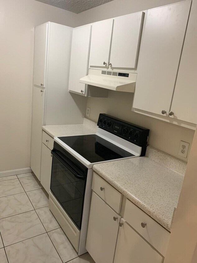 Foto del edificio - 4561-21 2bed/1 bath