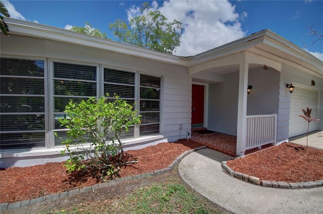 Building Photo - 904 Wellington Dr