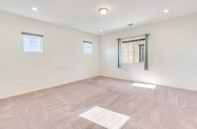 Foto del edificio - Beautiful 2-Bed, 2-Bath Home in a Peaceful...
