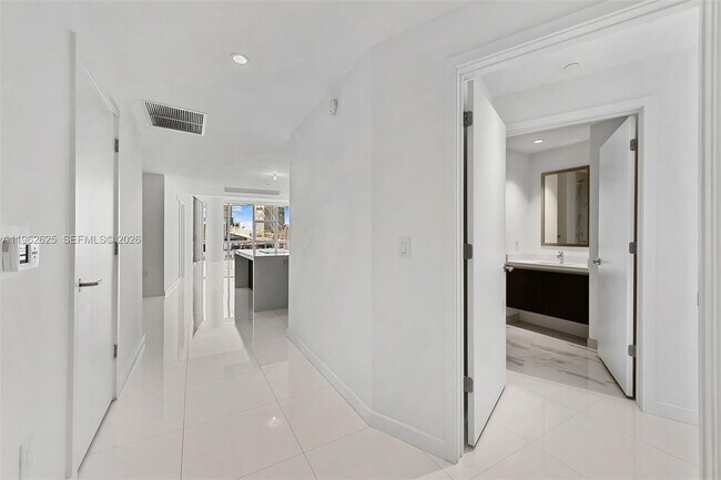 Foto del edificio - 851 NE 1st Ave