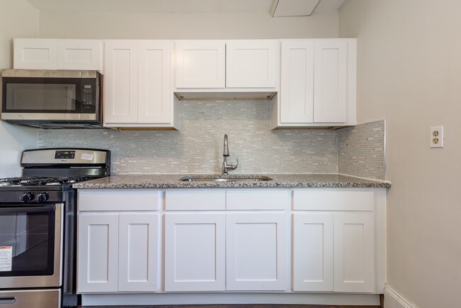 Foto del edificio - 19610 Shawnee Ave