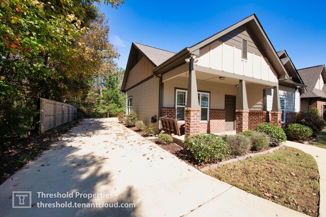 Building Photo - Craftsman #0049