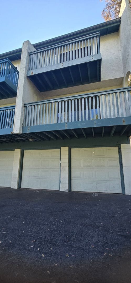 Building Photo - 4950 Lantana Dr