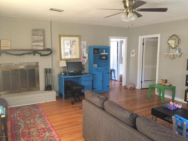 Foto del edificio - 1337 Menna St