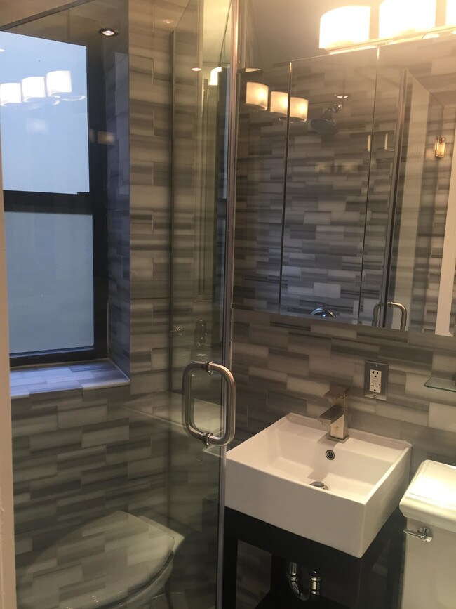 Foto del edificio - 314 E 106th St