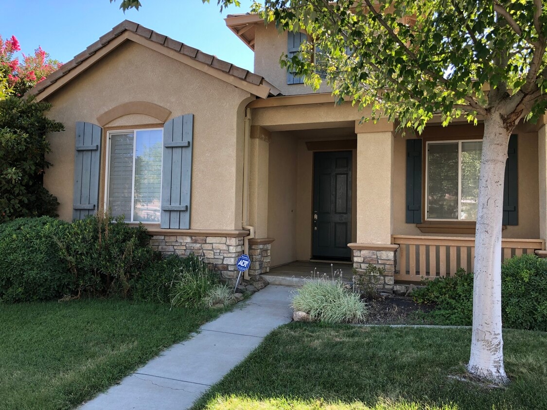 Primary Photo - 550 Triple Crown Ct