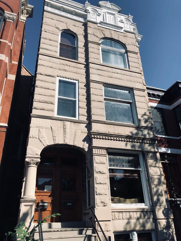 Building Front - 1125 N Damen Ave