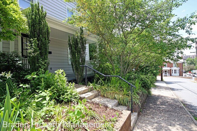 Building Photo - 3 br, 2.5 bath House - 416 Dice Street