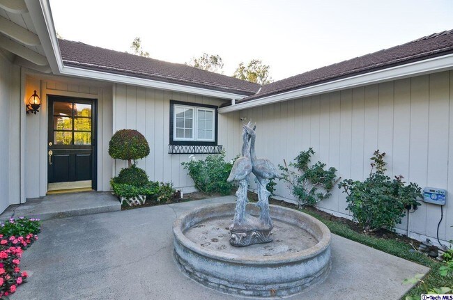 Building Photo - 533 N Altura Rd