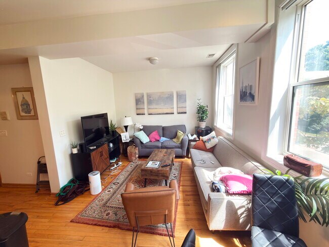 Foto del edificio - 1446 N Leavitt St