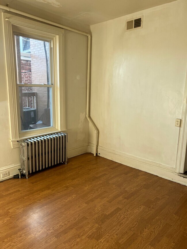 Foto del edificio - 631 W Market St