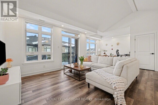 Building Photo - 35 Overberg Way