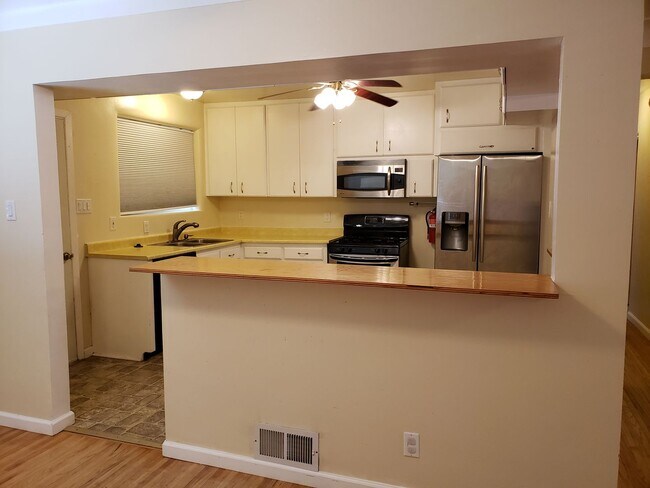 Building Photo - Nice 3 Bedroom, 2 Bathroom, 2 Car Garage and 1,360 Sq Ft. Brick Home in NE Heights.