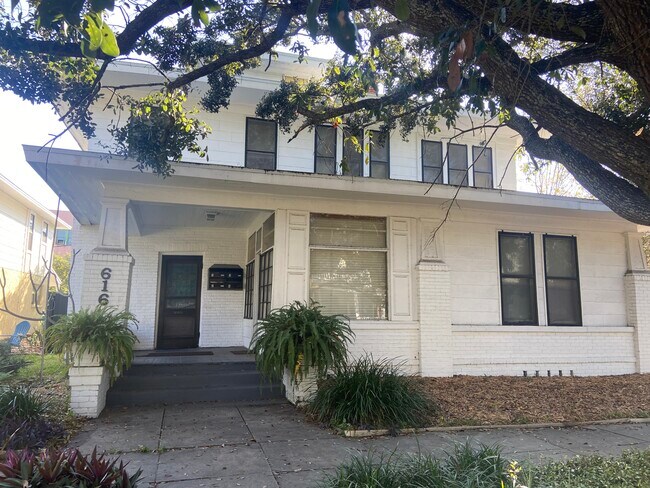 Building Photo - 616 W Azeele St