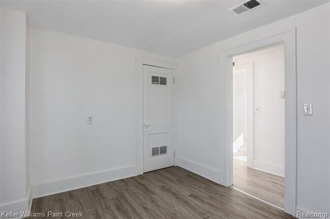 Foto del edificio - 7559 Studebaker Ave