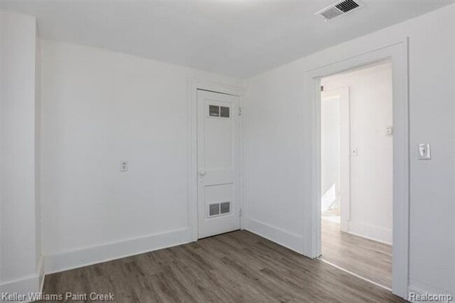 Building Photo - 7559 Studebaker Ave