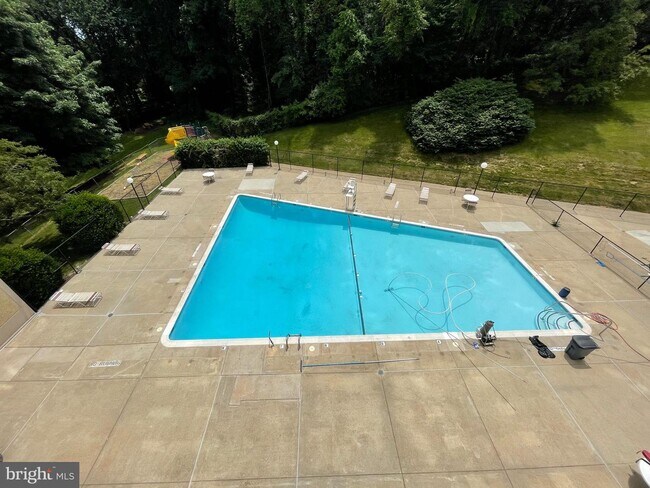 Foto del edificio - 6300 Stevenson Ave