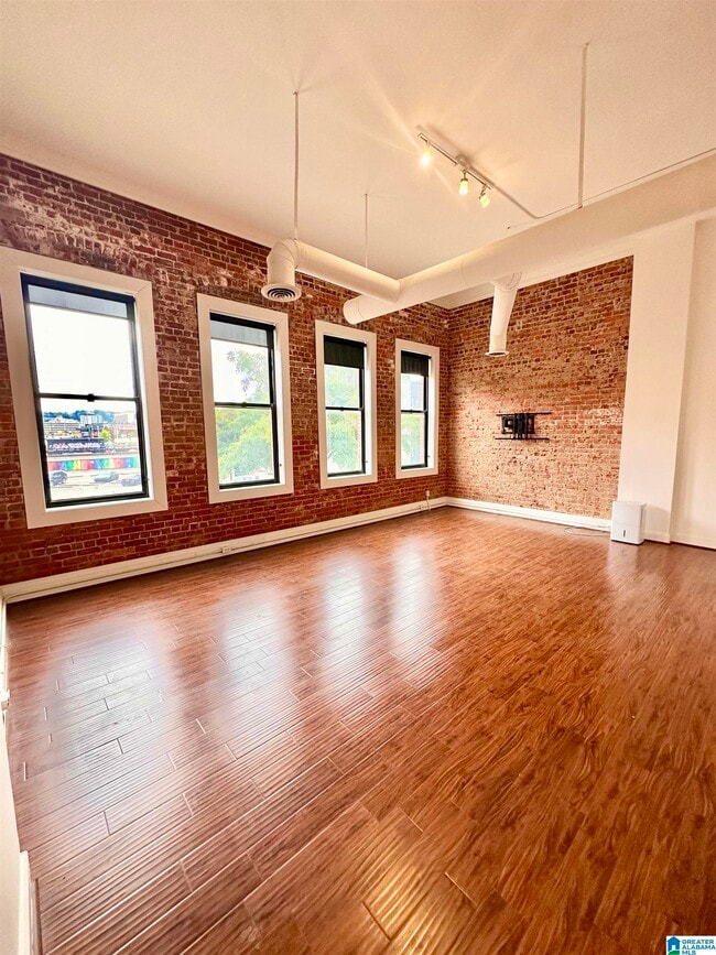 Building Photo - 2112 Morris Ave