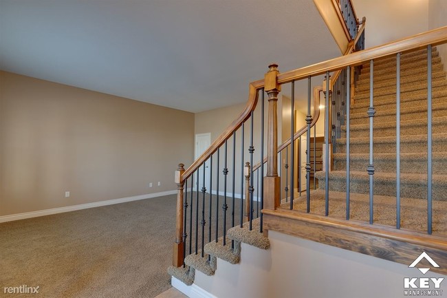 Building Photo - 2 br, 3.5 bath Townhome - 136 N Rutan St