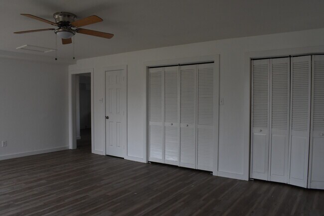 Foto del edificio - 108 E Kirby Ave