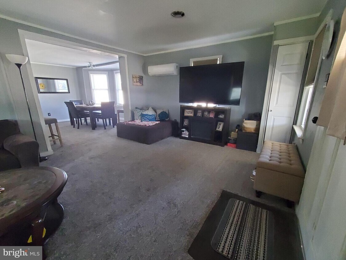 Foto principal - 204 W Evergreen Ave