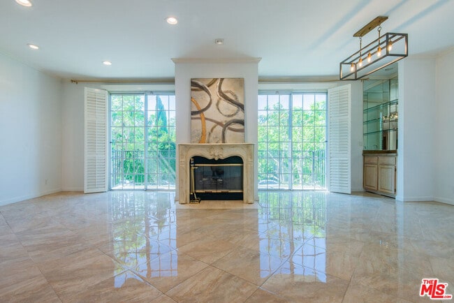 Foto del edificio - 458 N Oakhurst Dr
