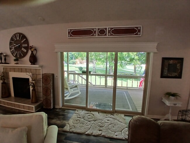 Building Photo - 3016 Seminole Loop