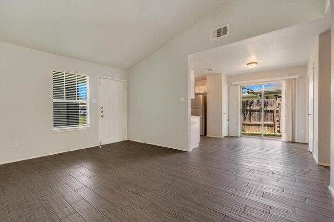 Building Photo - 11906 Sunhillow Bend