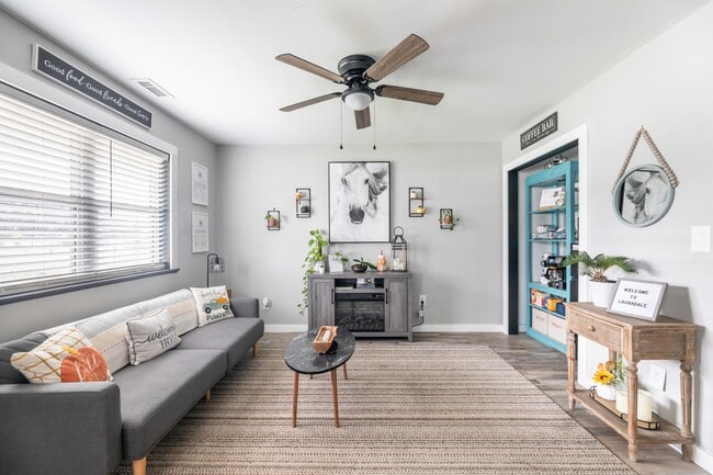 Building Photo - Lauradale