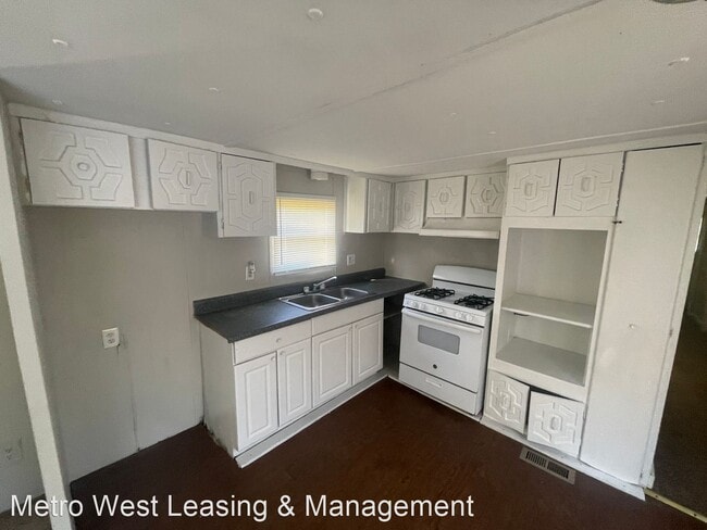 Building Photo - 3 br, 2 bath House - 5 Twin Oak Dr.