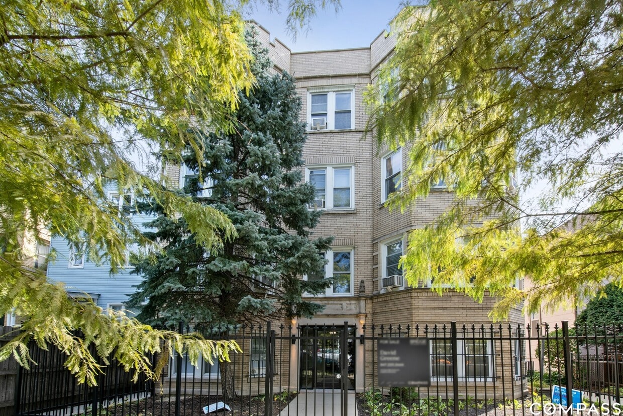 Primary Photo - 2839 N Sawyer Ave