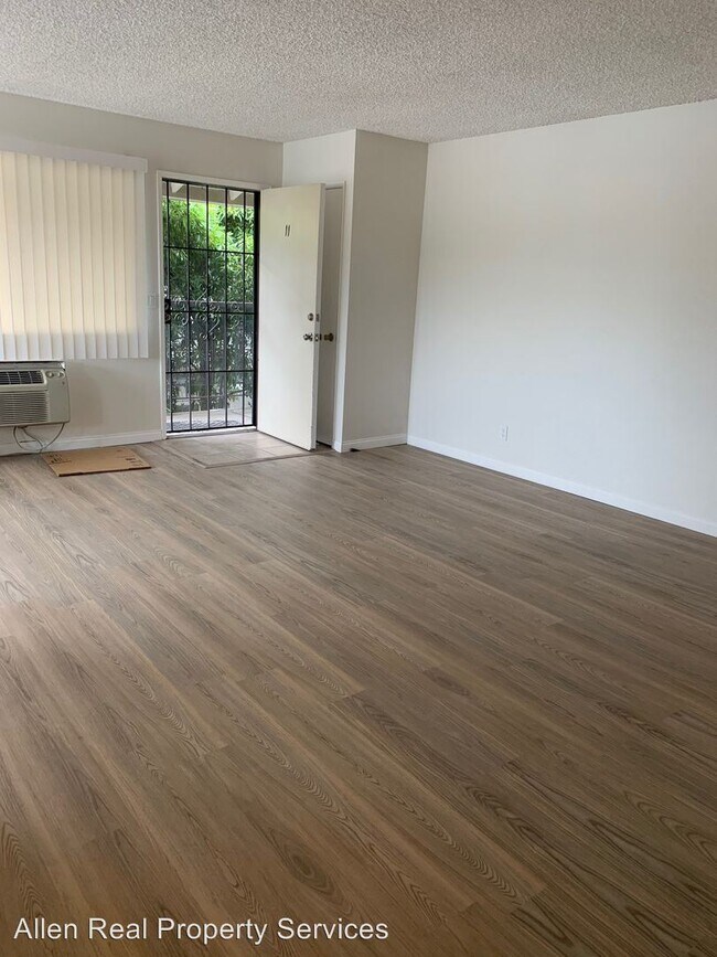 Foto del edificio - 12350 Lakeshore Dr