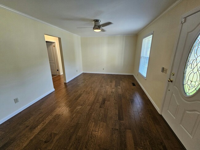 Building Photo - 1615 Kirkwood Dr