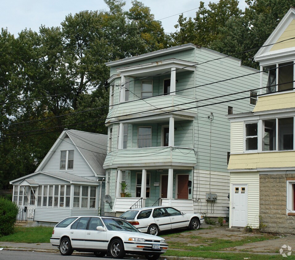 Building Photo - 843 Cutler St