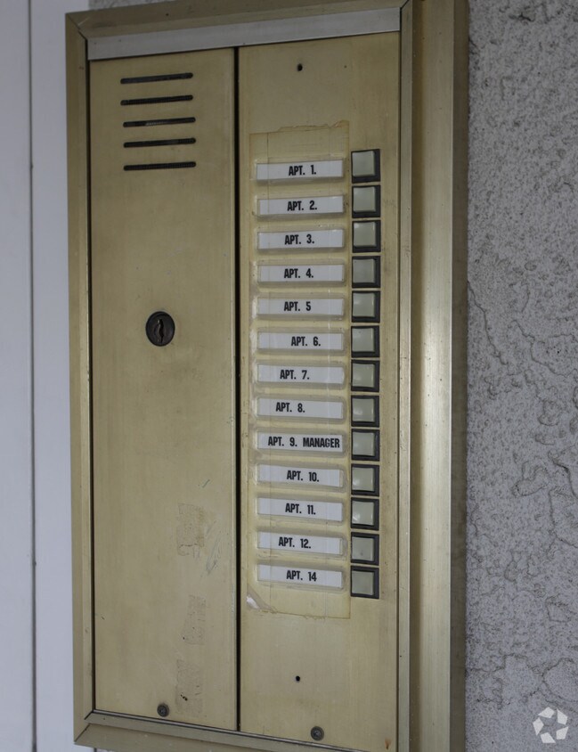 Foto del edificio - 6640 Simpson Ave