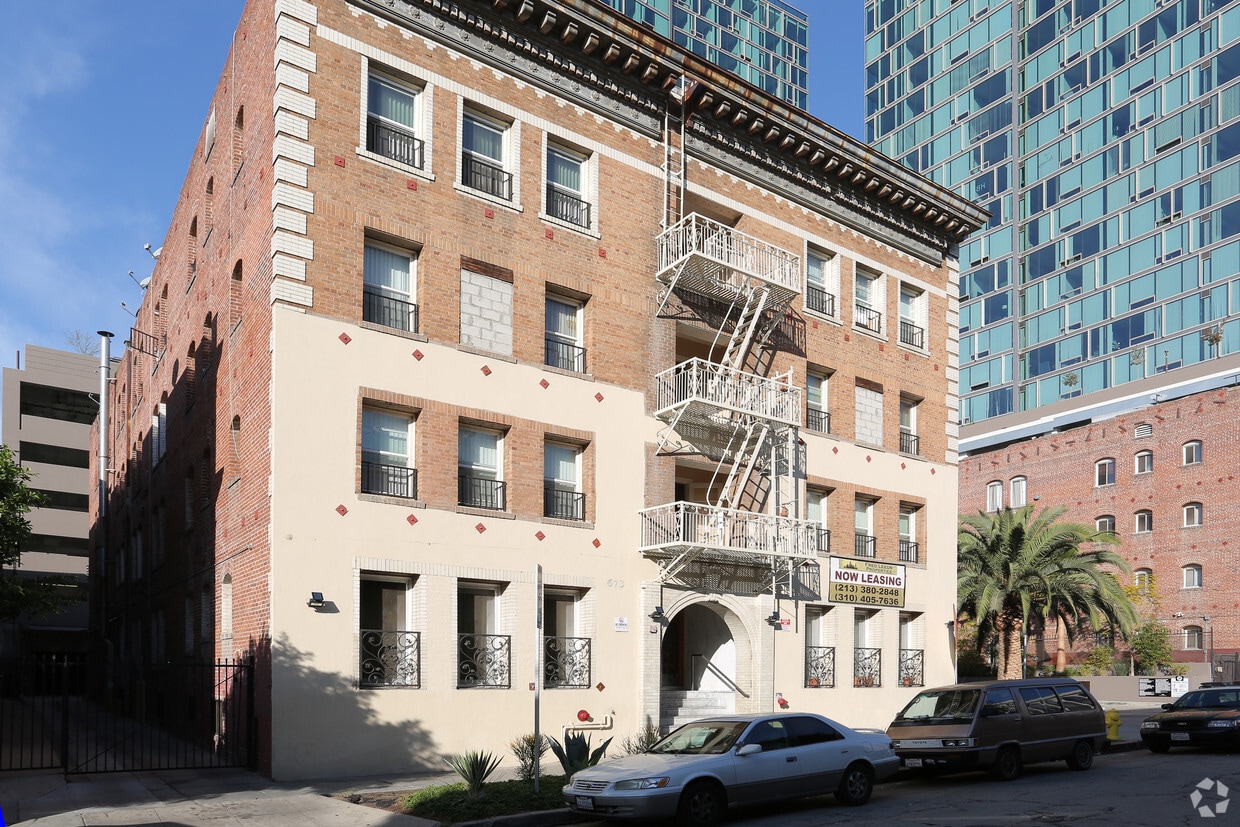 Building Photo - 673 Shatto Pl