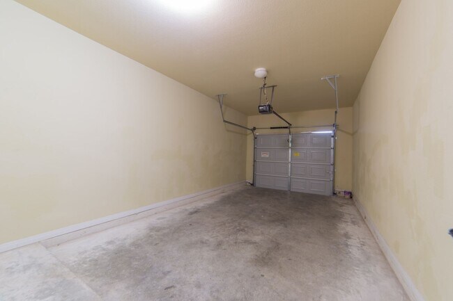 Foto del edificio - Town Centre Condo close to Dell and Shoppi...