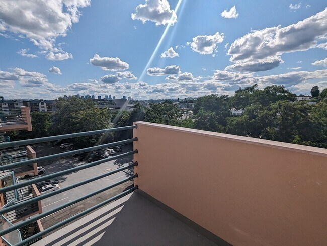 Foto del edificio - 165 Cottage St