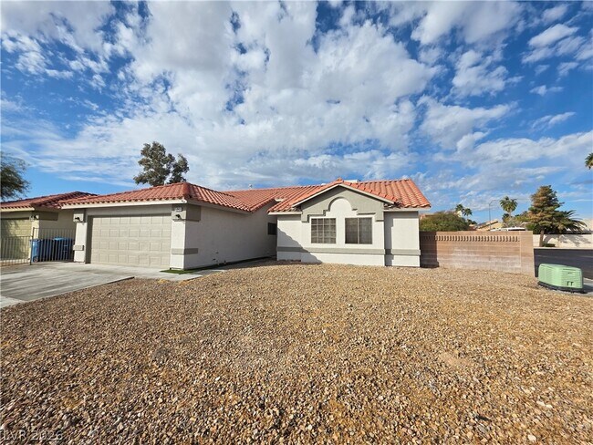 Foto del edificio - 5843 Berry Hill Ln