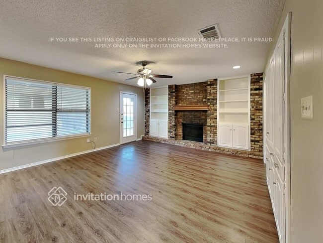 Building Photo - 1517 Woodvale Dr