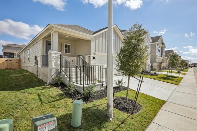 Building Photo - 2236 Delano Dr