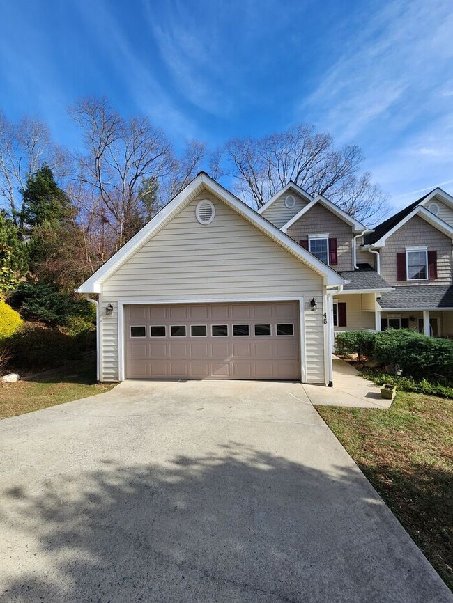 Building Photo - Spacious Townhouse Rental-Swannanoa